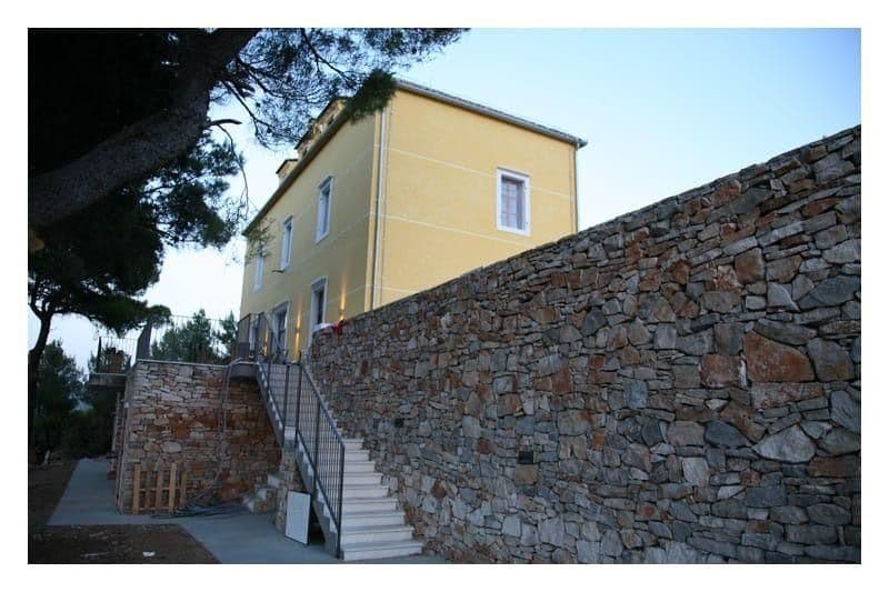 Otok Vis, vila s bazenom, te pogledom na more 1.040 m2