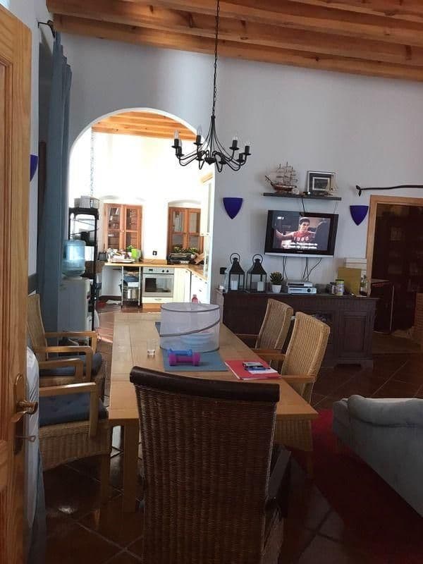 Otok Vis, vila s bazenom, te pogledom na more 1.040 m2