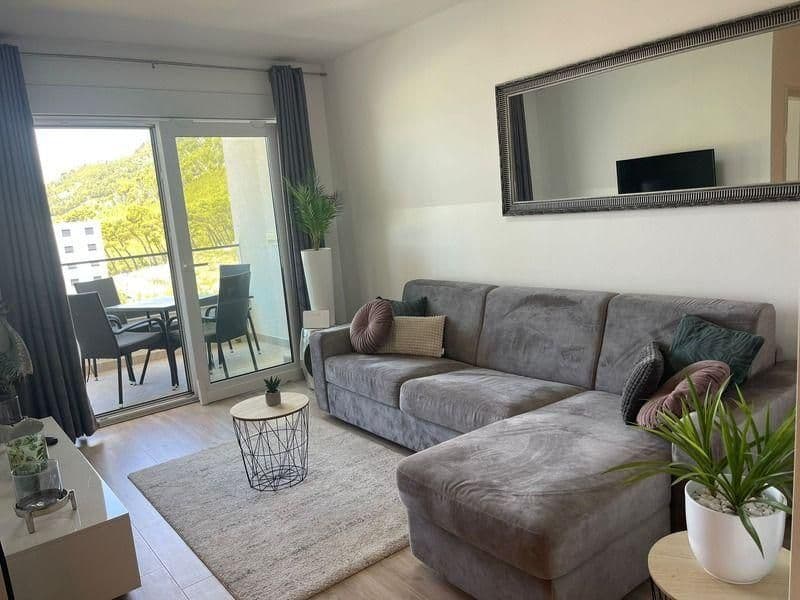 Makarska, namješten jednosoban stan s pogledom na more, 50 m2
