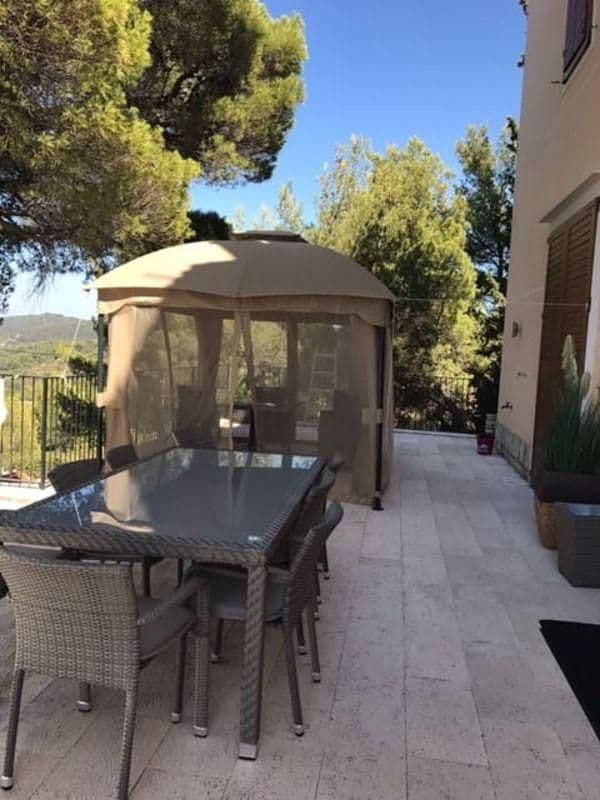 Otok Vis, vila s bazenom, te pogledom na more 1.040 m2
