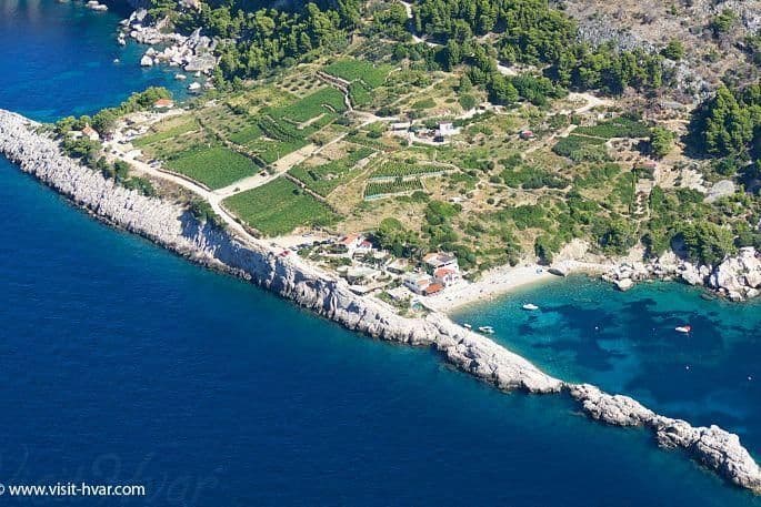 Zaraće, Hvar, stavební pozemek 80m od moře