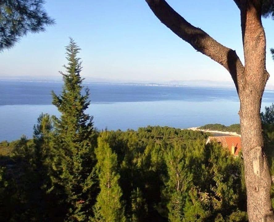 Otok Vis, vila s bazenom, te pogledom na more 1.040 m2
