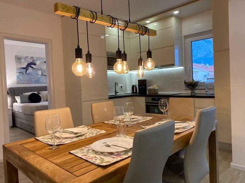 Makarska, apartamento amueblado de dos dormitorios con vistas al mar 72,50m2