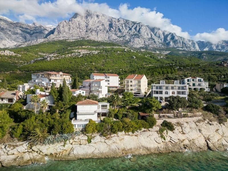 Promajna, jednosoban stan u novogradnji 50 m od mora, 56.49 m2