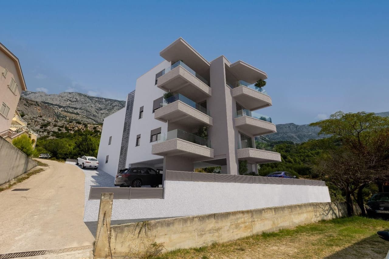 Tučepi, dvojpodlažný byt s parkovacím miestom a výhľadom na more, 120 m2