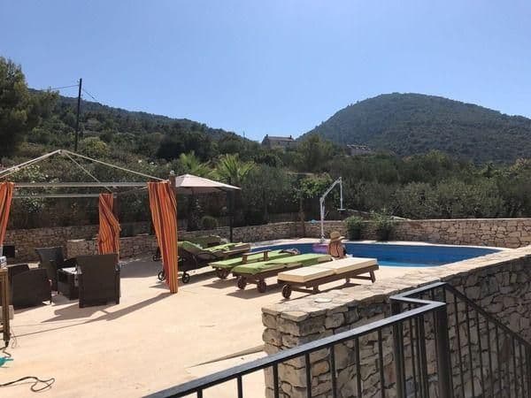 Otok Vis, vila s bazenom, te pogledom na more 1.040 m2