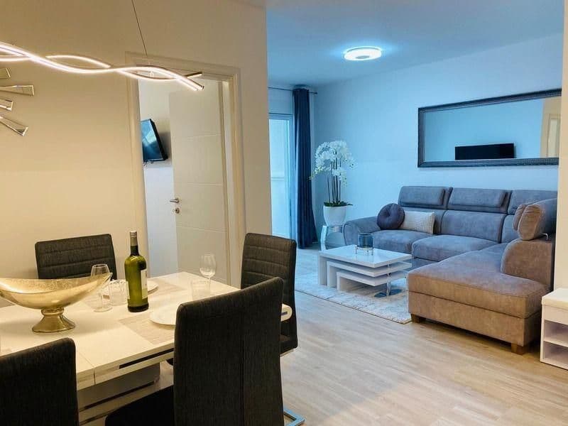 Makarska, namješten jednosoban stan s pogledom na more, 50 m2